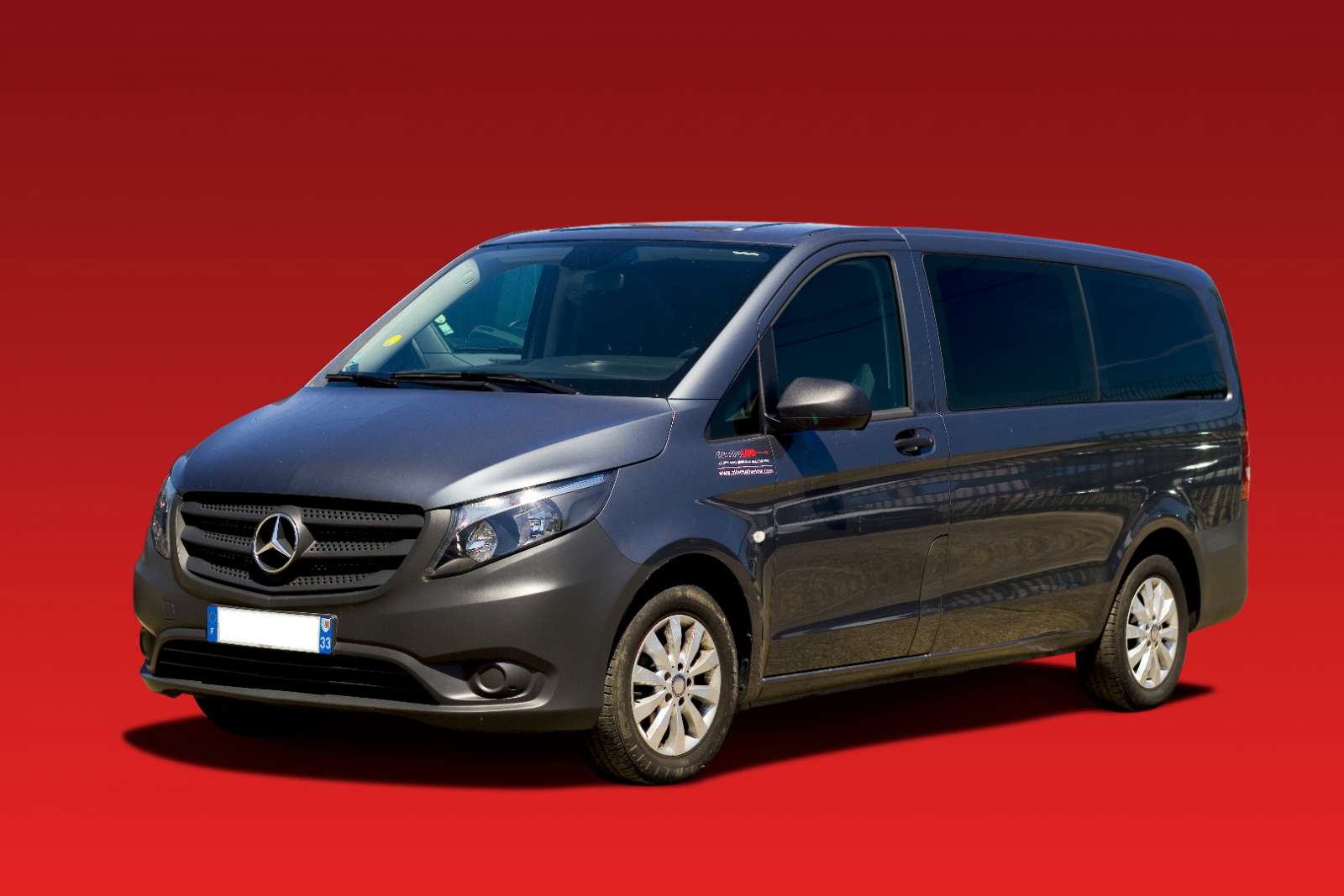Alternative Low Location Minibus Bordeaux Mercedes Vito 2