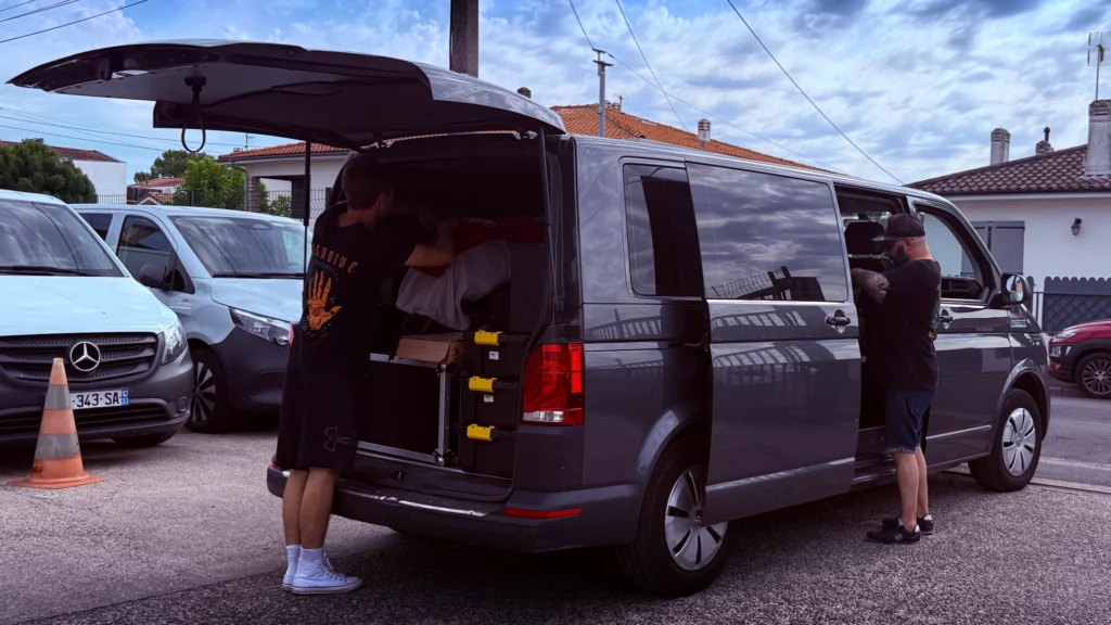 Alternative Loc Location Minibus Bordeaux WV T6 Interview Charb-On band